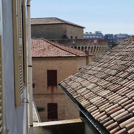 Palazzo Cavalletti - Appartamenti Nel Cuore Di Senigallia Exterior foto